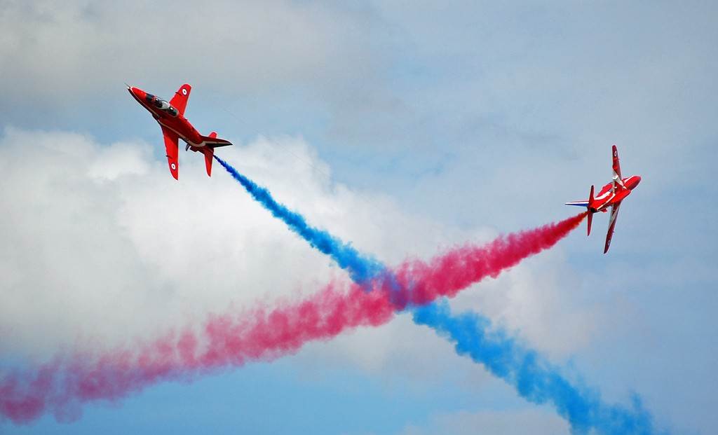 Red Arrows Synchro Cross