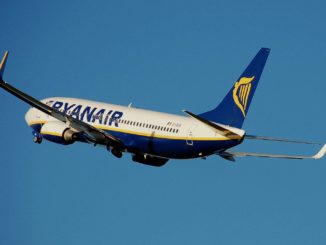 Ryanair B737-800 after takeoff (src Wikipedia)