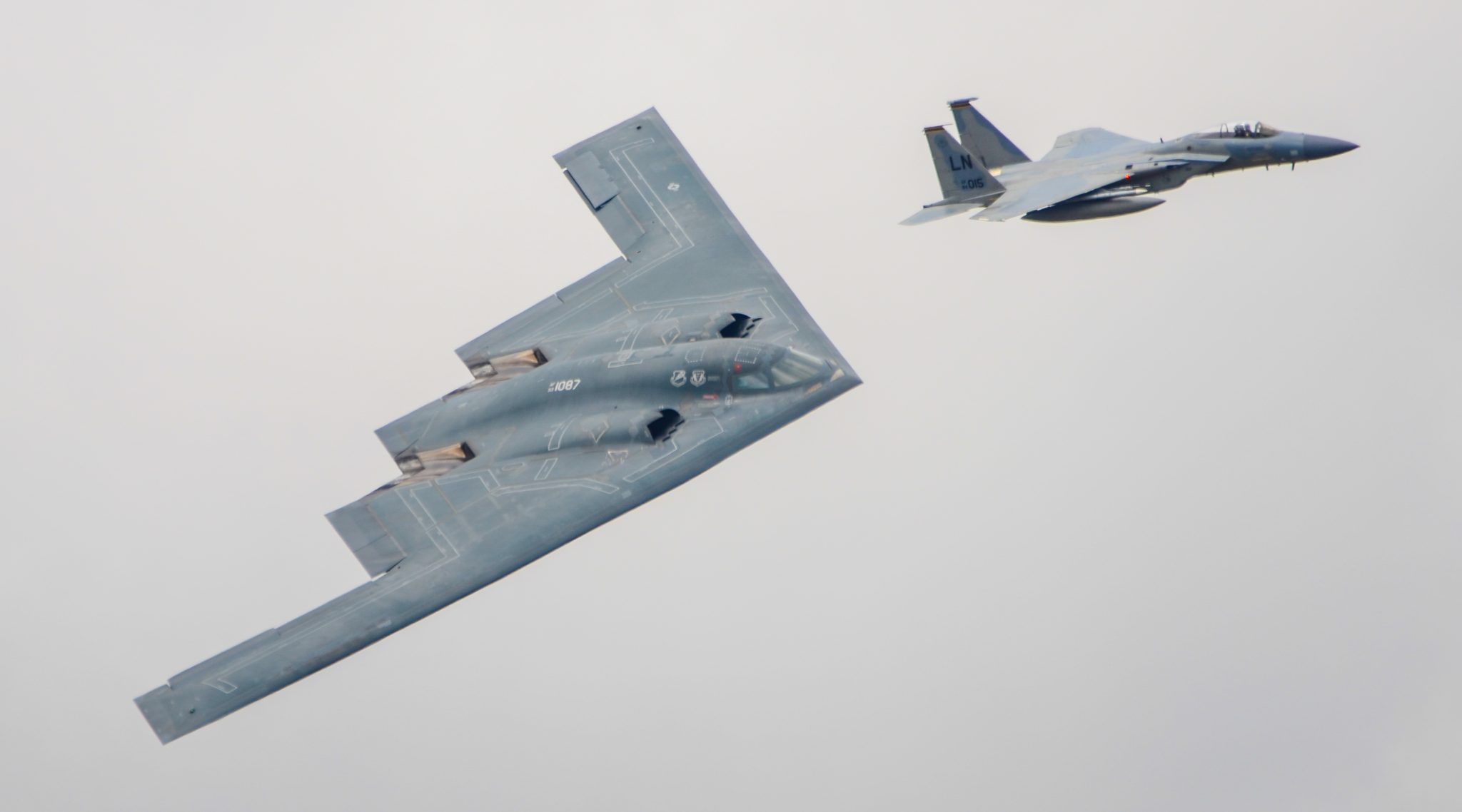 First Ever Look Inside B2 Stealth Bomber In-flight