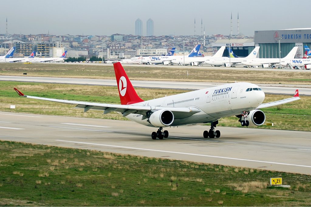 Turkish_Airlines_Airbus_A330-200_Ates-1
