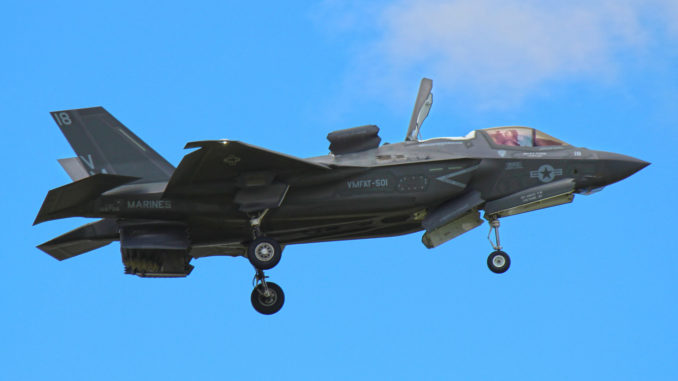 A USAF F35 Lightning II demonstrates at Farnborough