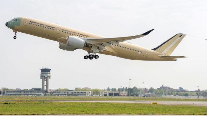 A350-900 ULR Singapore Airlines take off