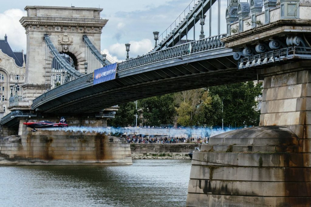 Ben Murphy flies under the bridge in Budapest (Image: Armin Walcher / Red Bull Content Pool)