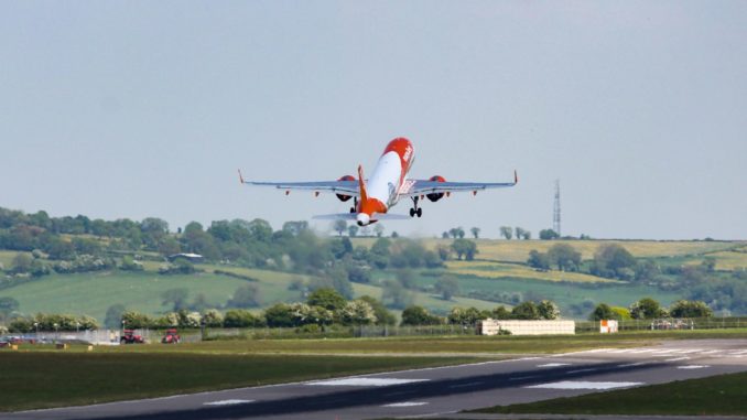 An Easyjet A320neo takes off from Bristol Airport (Max Thrust Digital)