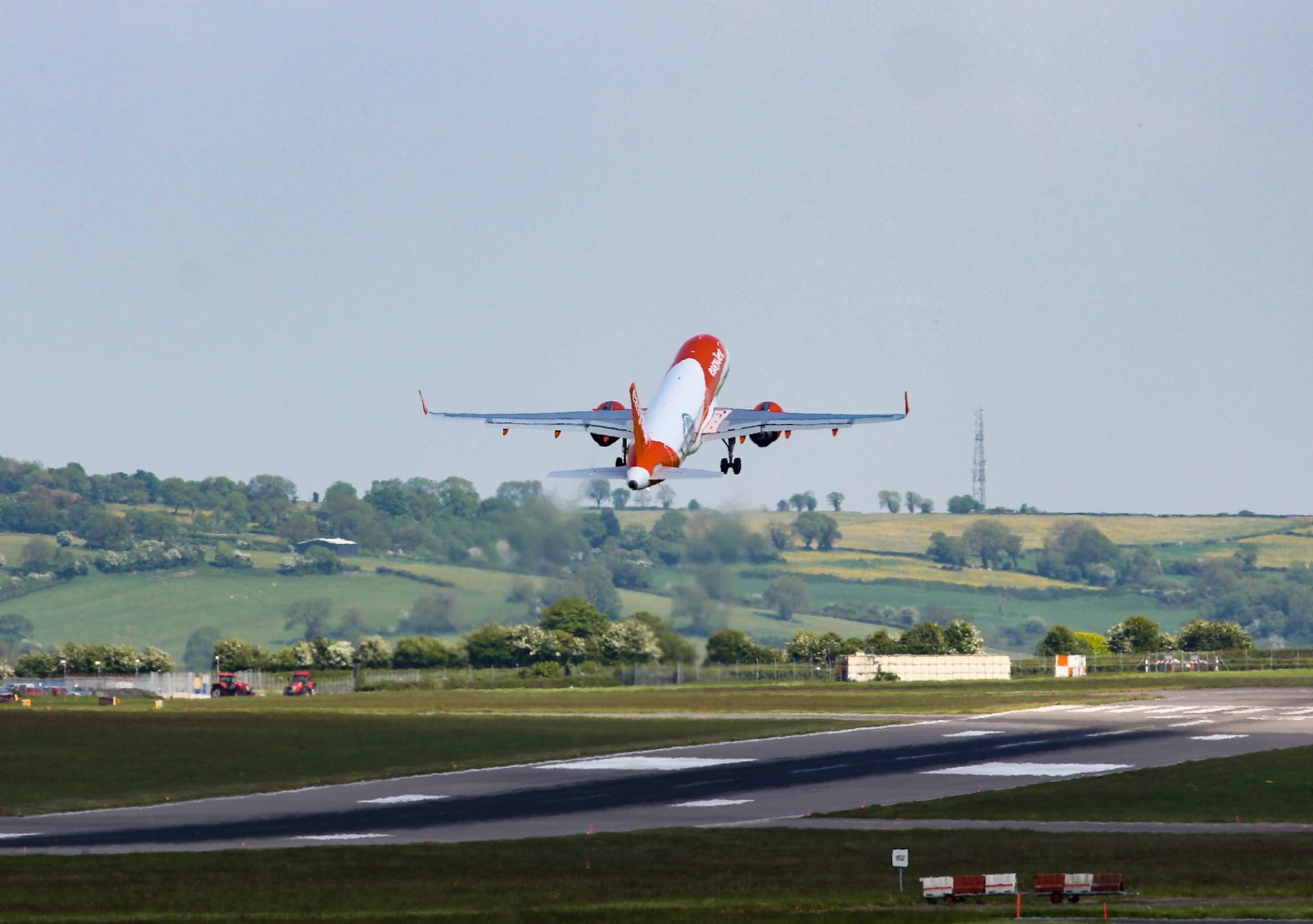 An Easyjet A320neo takes off from Bristol Airport (The Aviation Media Co.)