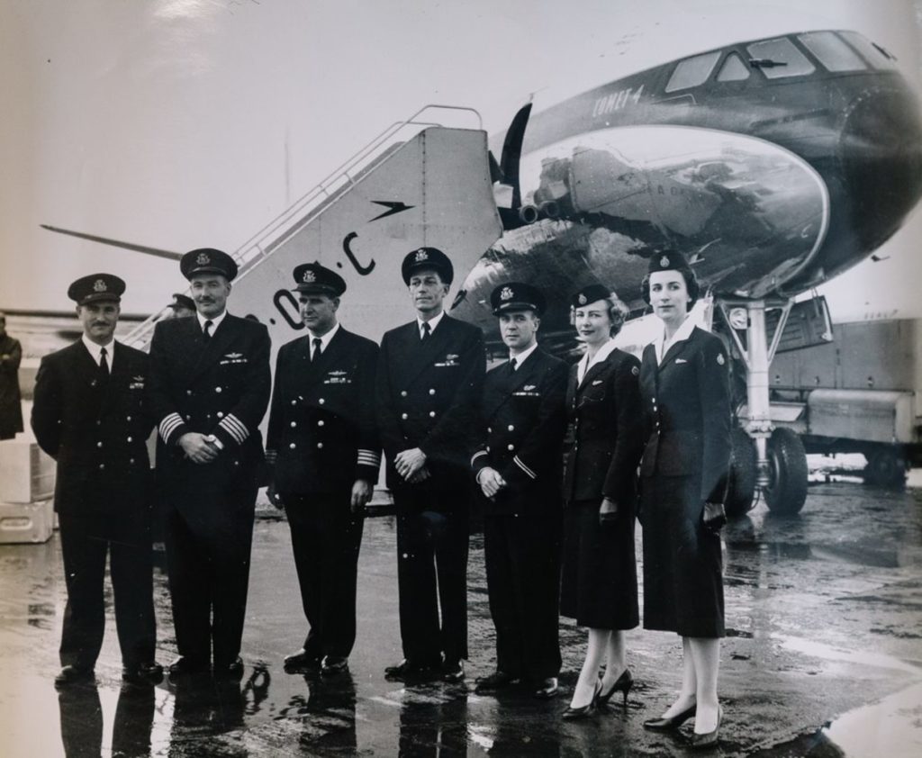 Peggy Thorne with the crew of the first transatlantic jet engine flight (C) British Airways