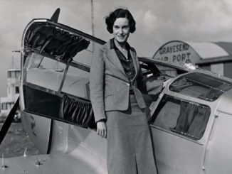 Jean Batten and her Percival Gull (Image: Archives New Zealand/CC BY-SA2.0)
