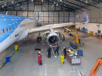 Cardiff Aviation carrying out work on a TUI Boeing 757