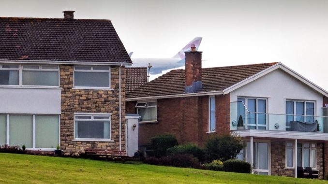 G-BNLN showing its size over British Airways Boeing 747-436 G-BNLN showing its size over Barry (Image: Phillip Dawson)