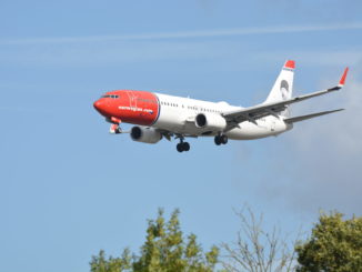 Norwegian Boeing 737 on Finals to London Gatwick