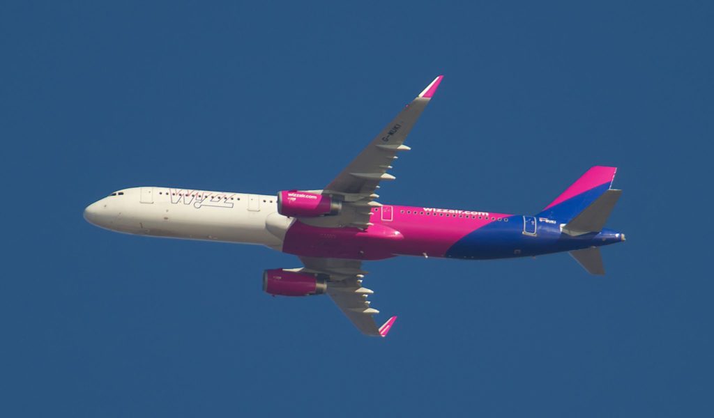 Wizz Air Airbus A321 Overflying South Wales (Image: John Moore)