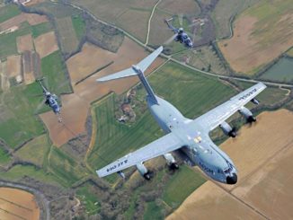 Airbus A400M refuels two H225 helicopters