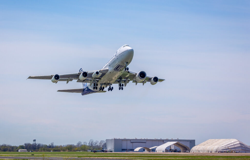 Rolls-Royce Boeing 747-200 flying test bed N787RR with five engines (Image: Rolls-Royce)