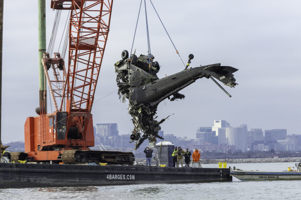 The wreckage of the US Army Blackhawk is recovered from the Potomac River (Image: NTSB/Public Domain)