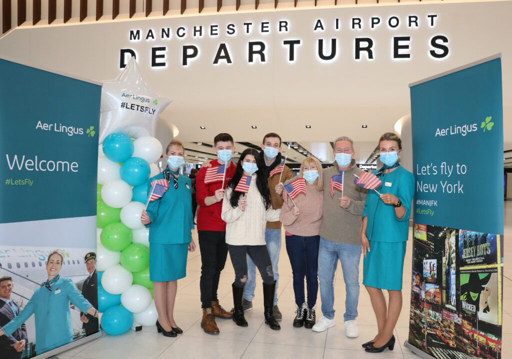 Pictured are Flanked by Aer Lingus Cabin Crew Niamh Keegan and Nicola Carooza are Joe; Adam; Beth; Marie and Mack Ward.from Manchester, the first passengers on Aer Lingus’ inaugural flight from Manchester Airport direct to New York, JFK. 