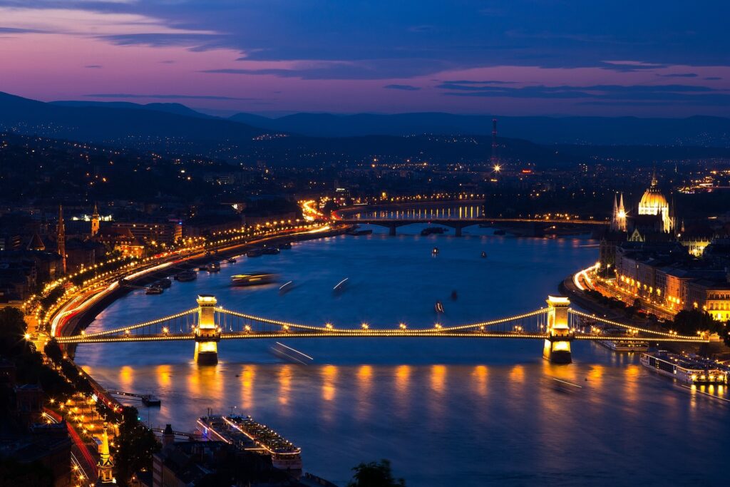 Budapest (Image by Zsolt Tóth from Pixabay)