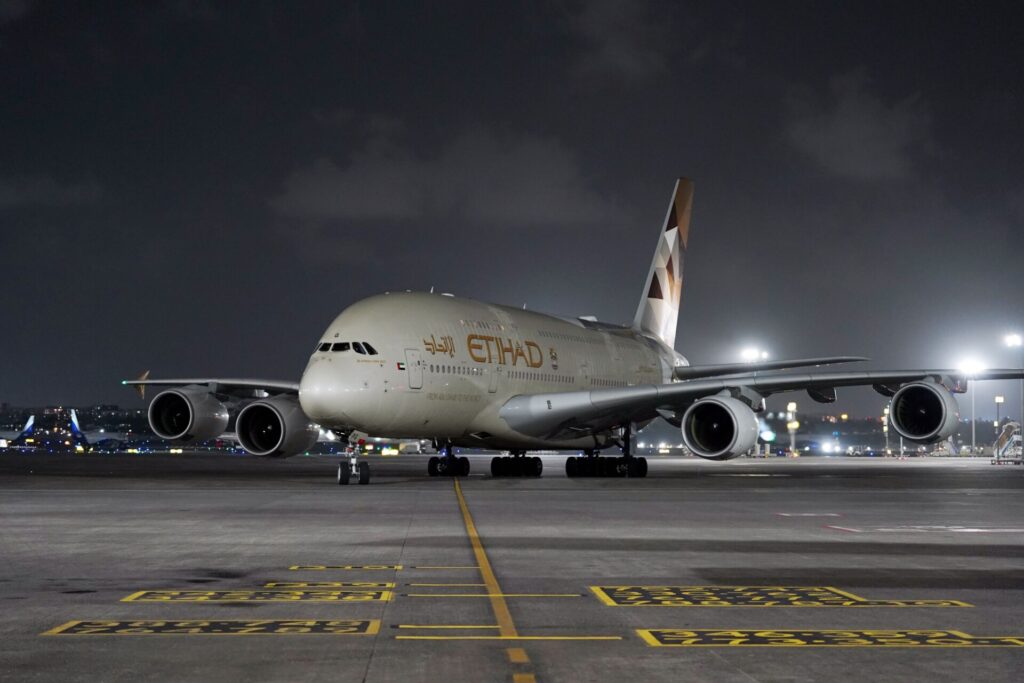 Etihad A380 lands in Mumbai