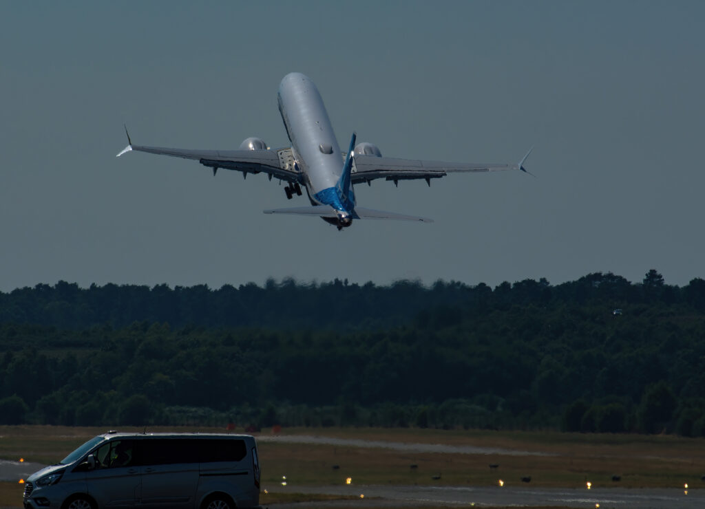 Boeing 737-10 takes-off from Farnborough  (Image: Nick Harding / Max Thrust Digital)