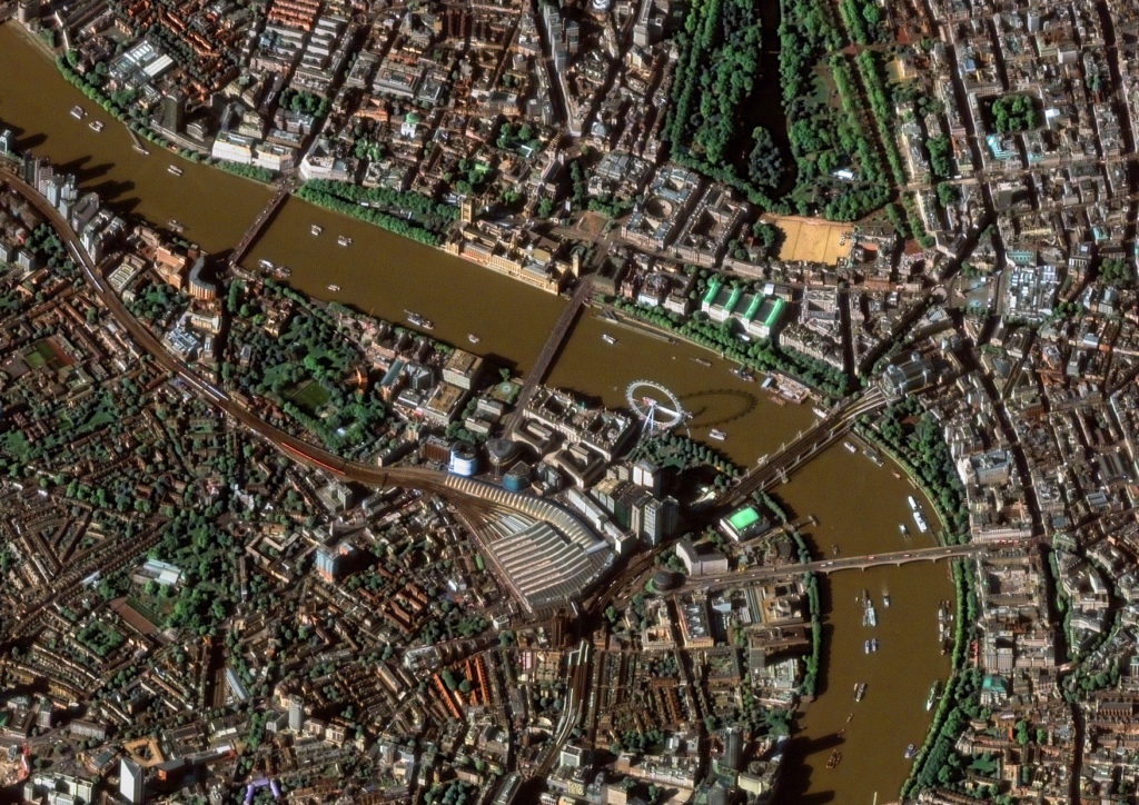 Satellite image of London, UK, by GEOSAT-2 (0.75m). Source: EOSDA LandViewer