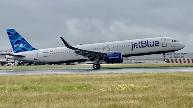 JetBlue Airbus A321 (Twitter/@Tectom606)