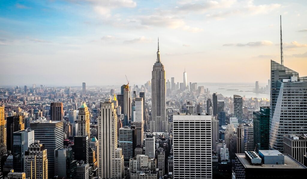 Fly direct to New York from Manchester Airport (Image by Leonhard Niederwimmer from Pixabay)